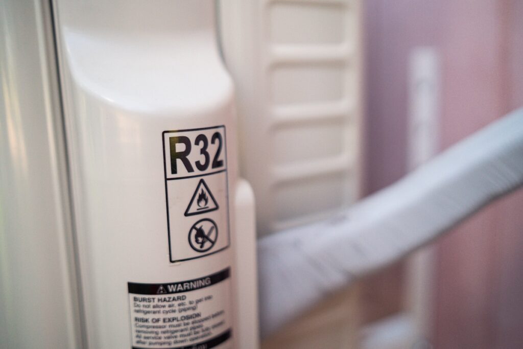 Label Information of R32 refrigerant gas type of inverter air condition