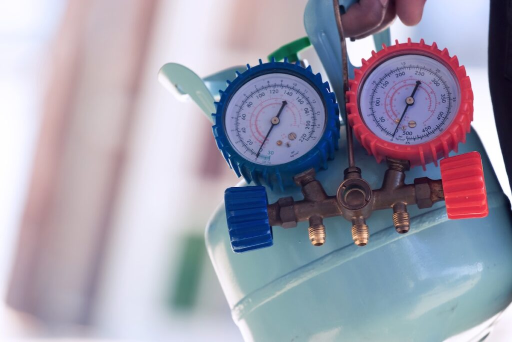 Manifold Gauge for measuring the refrigerant pressure of air conditioners Gauge meters on refrigerant